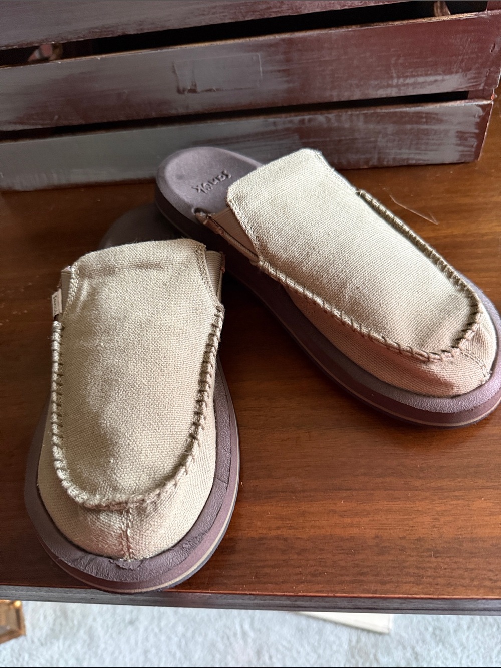 SANUK slides men size 8 army green